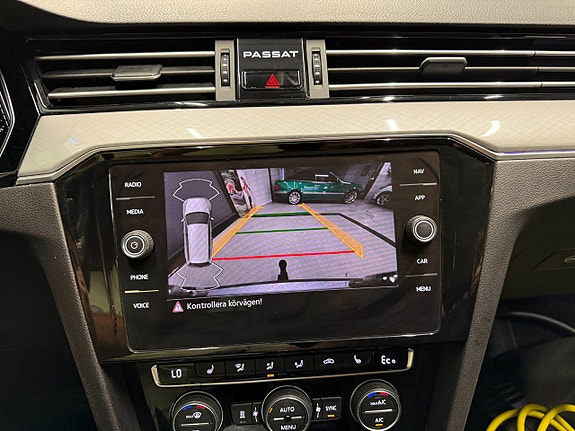 Volkswagen Passat 18 of 21