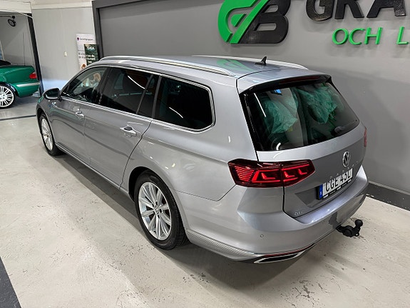 Volkswagen Passat 3 of 21