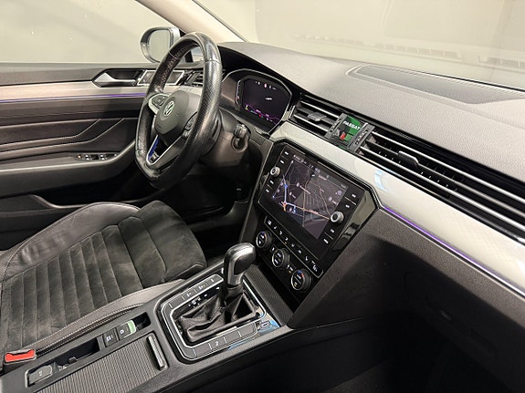 Volkswagen Passat 13 of 21