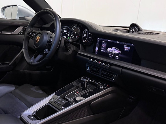 Porsche 911 Carrera 4S 6 of 16