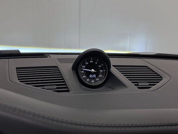 Porsche 911 Carrera 4S 11 of 16