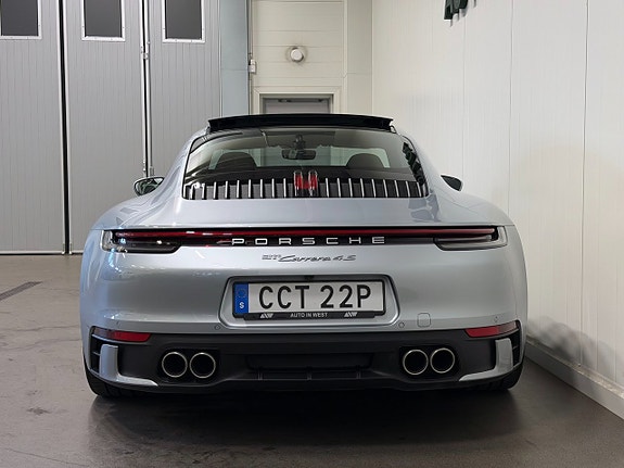 Porsche 911 Carrera 4S 15 of 16