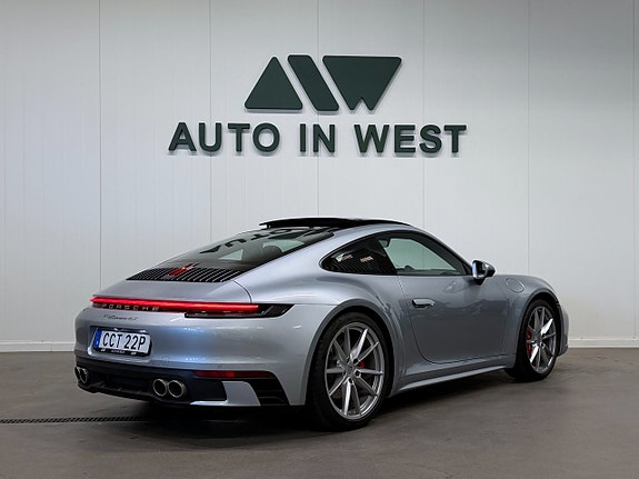 Porsche 911 Carrera 4S 13 of 16