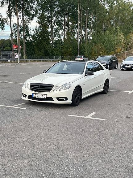 Mercedes-Benz E250 3 of 4