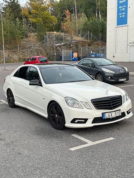Mercedes-Benz E250 2 of 4