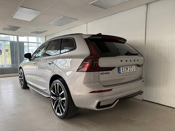Volvo XC60 3 of 17
