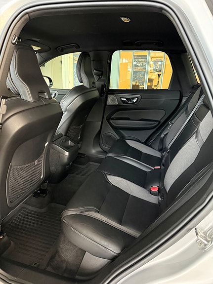 Volvo XC60 7 of 17