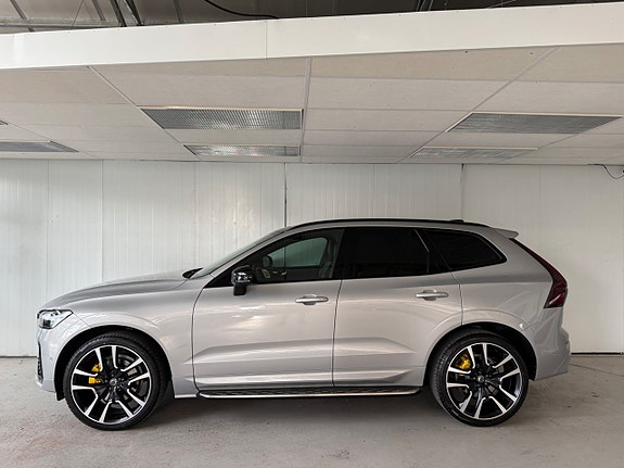 Volvo XC60 2 of 17