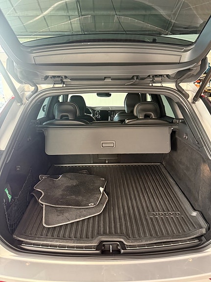 Volvo XC60 17 of 17