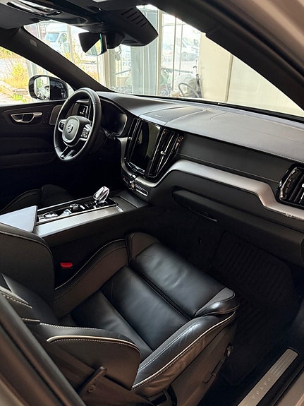 Volvo XC60 6 of 17