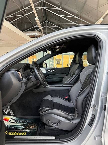 Volvo XC60 5 of 17