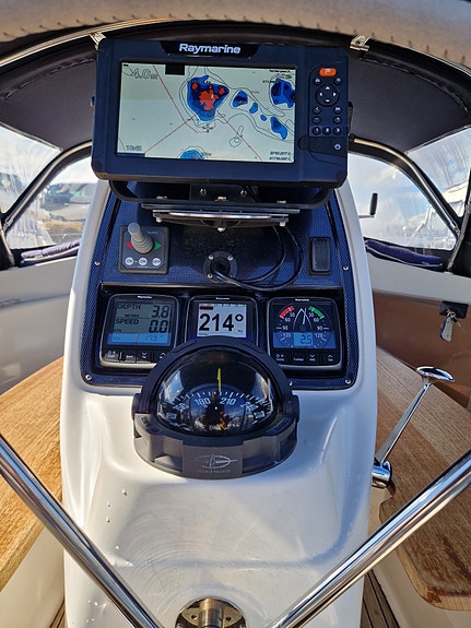 Bavaria 33 Cruiser, Volvo Penta D1-30  (RIB med 6hk motor ingår) 11 of 14