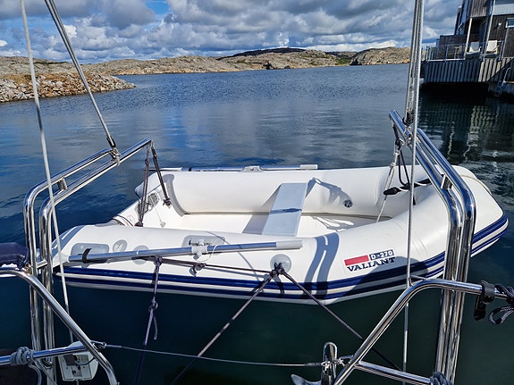 Bavaria 33 Cruiser, Volvo Penta D1-30  (RIB med 6hk motor ingår) 3 of 14