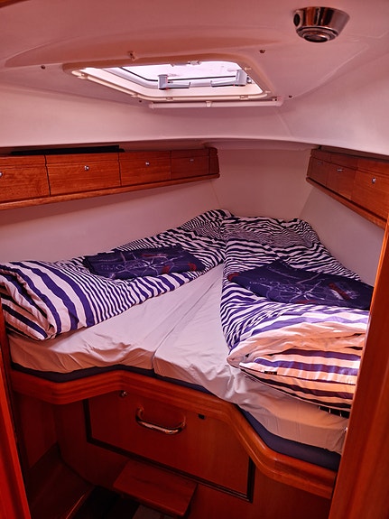 Bavaria 33 Cruiser, Volvo Penta D1-30  (RIB med 6hk motor ingår) 7 of 14