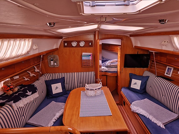 Bavaria 33 Cruiser, Volvo Penta D1-30  (RIB med 6hk motor ingår) 5 of 14