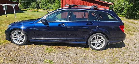 Mercedes-Benz C200 2 of 6