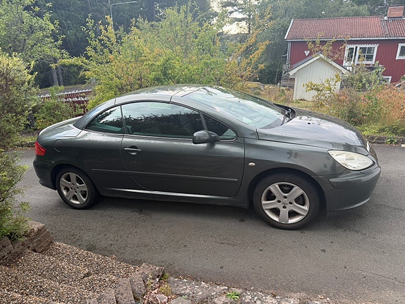Peugeot 307 CC 2 of 4
