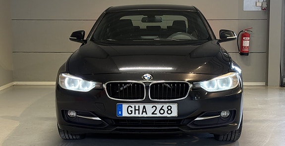 BMW 320d 4 of 21