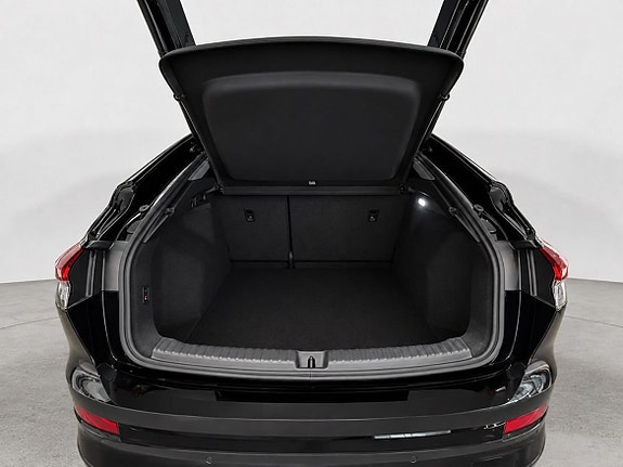Audi Q4 e-tron 6 of 12