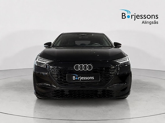 Audi Q4 e-tron 5 of 12