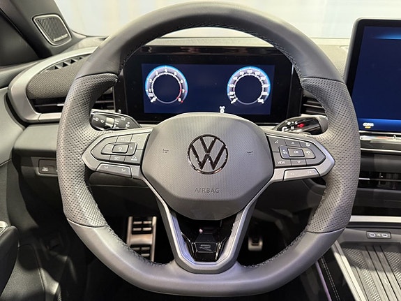Volkswagen T-Roc 12 of 24