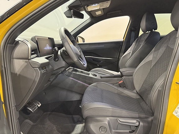 Volkswagen T-Roc 8 of 24