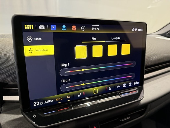 Volkswagen T-Roc 18 of 24