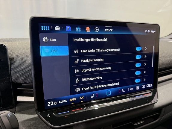 Volkswagen T-Roc 17 of 24