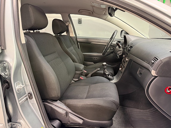 Toyota Avensis 9 of 15