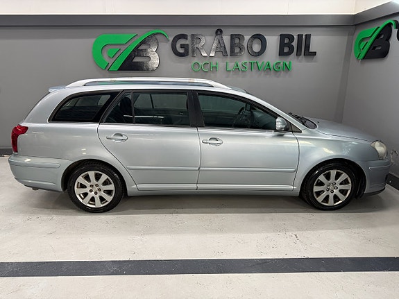Toyota Avensis 4 of 15