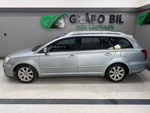 Toyota Avensis 2 of 15