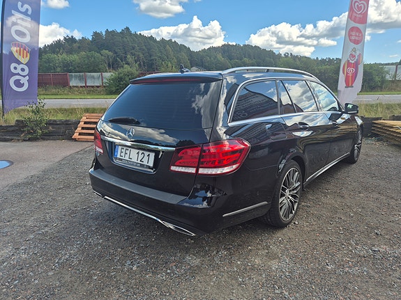 Mercedes-Benz E220 3 of 7