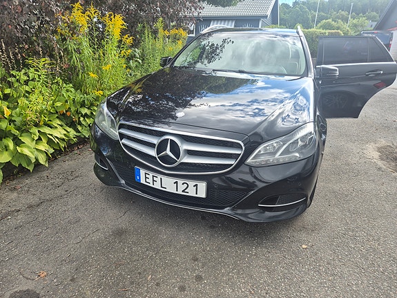 Mercedes-Benz E220 4 of 7