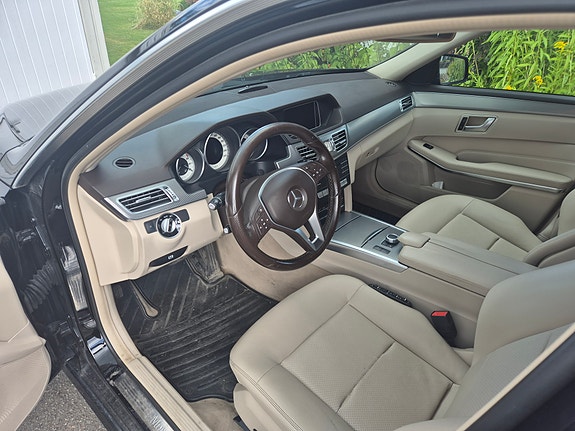 Mercedes-Benz E220 5 of 7
