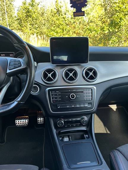 Mercedes-Benz CLA220 d 10 of 11
