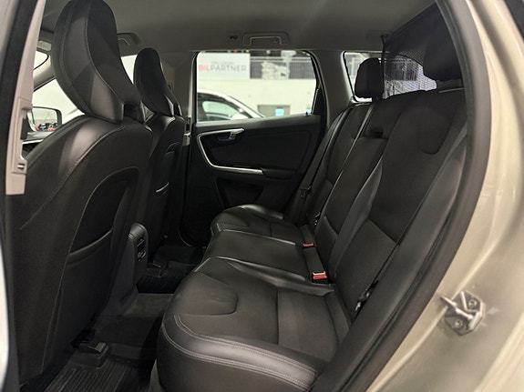 Volvo XC60 14 of 27