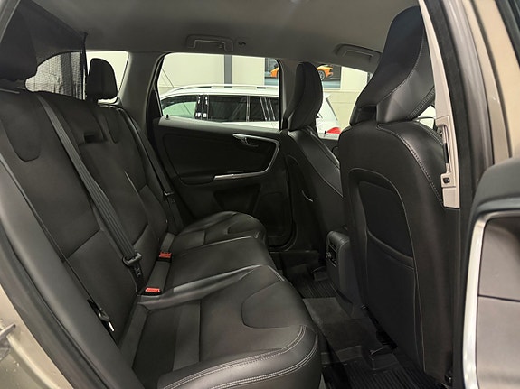 Volvo XC60 16 of 27