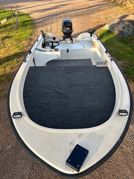 Styrpulpet med 30hk Mercury och trailer 5 of 6