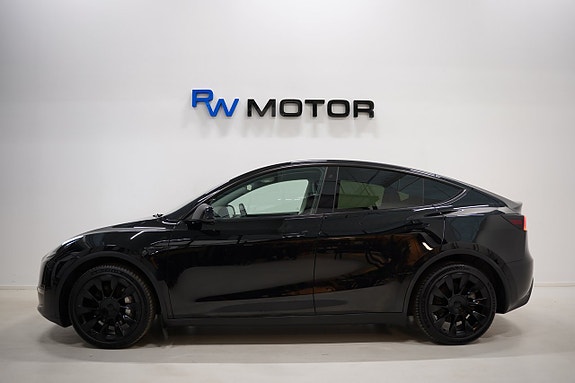 Tesla Model Y 4 of 24