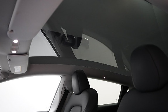 Tesla Model Y 10 of 24