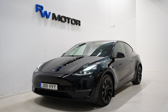 Tesla Model Y 3 of 24