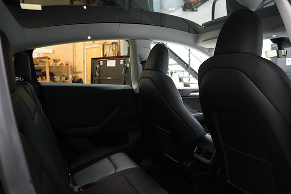 Tesla Model Y 21 of 24