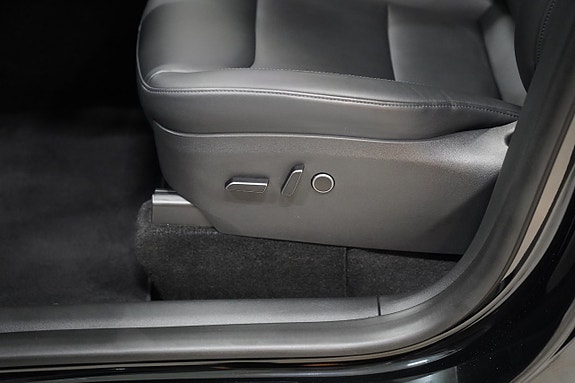 Tesla Model Y 11 of 24