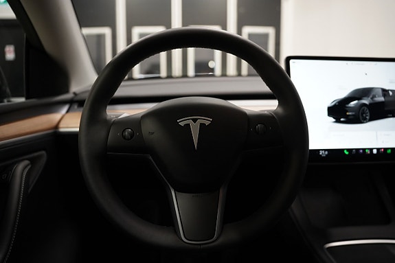 Tesla Model Y 14 of 24
