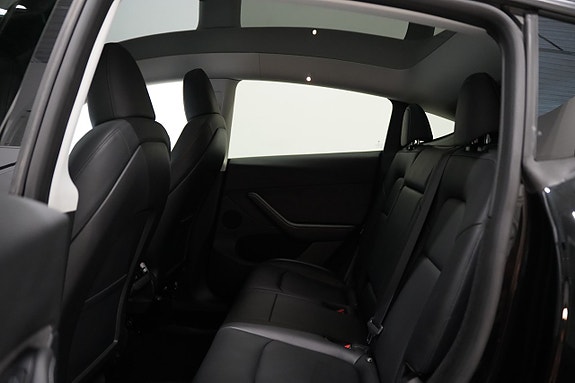 Tesla Model Y 20 of 24