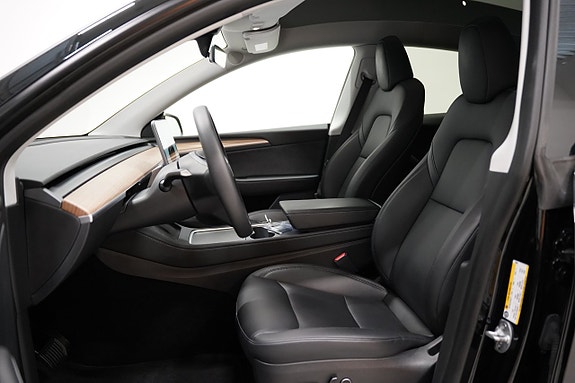 Tesla Model Y 9 of 24
