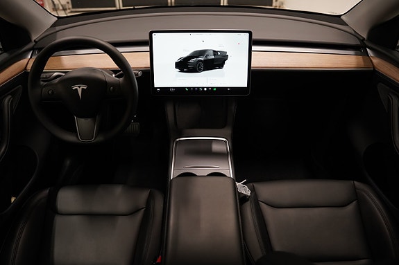 Tesla Model Y 13 of 24
