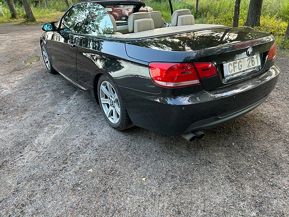 BMW 325i 2 of 5