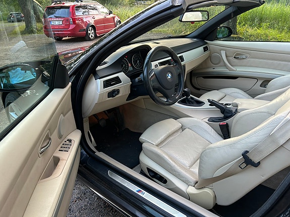BMW 325i 3 of 5