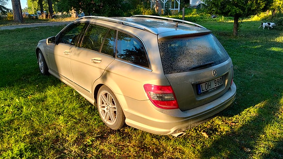 Mercedes-Benz C220 3 of 8